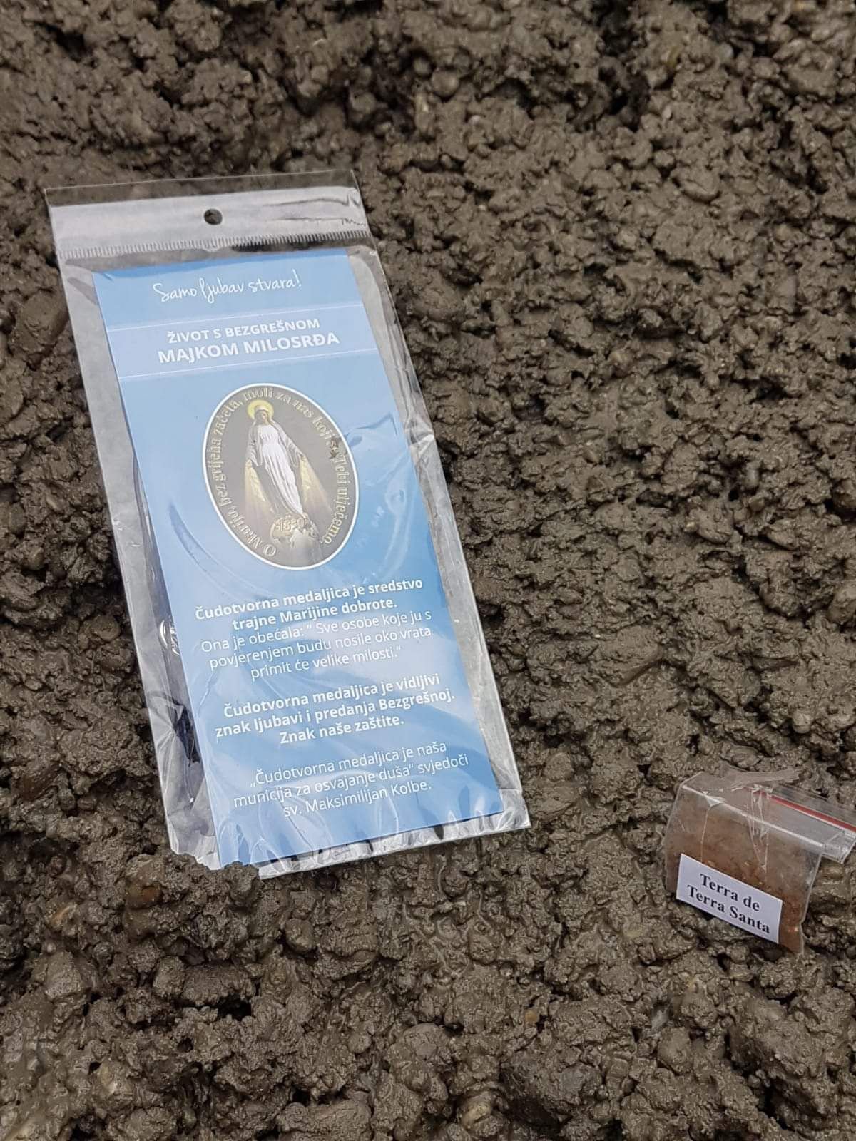 The Miraculous Medal of the Blessed Virgin Mary, through which many people received spiritual and material graces, was placed in the foundation of the Oasis of the Immaculate.